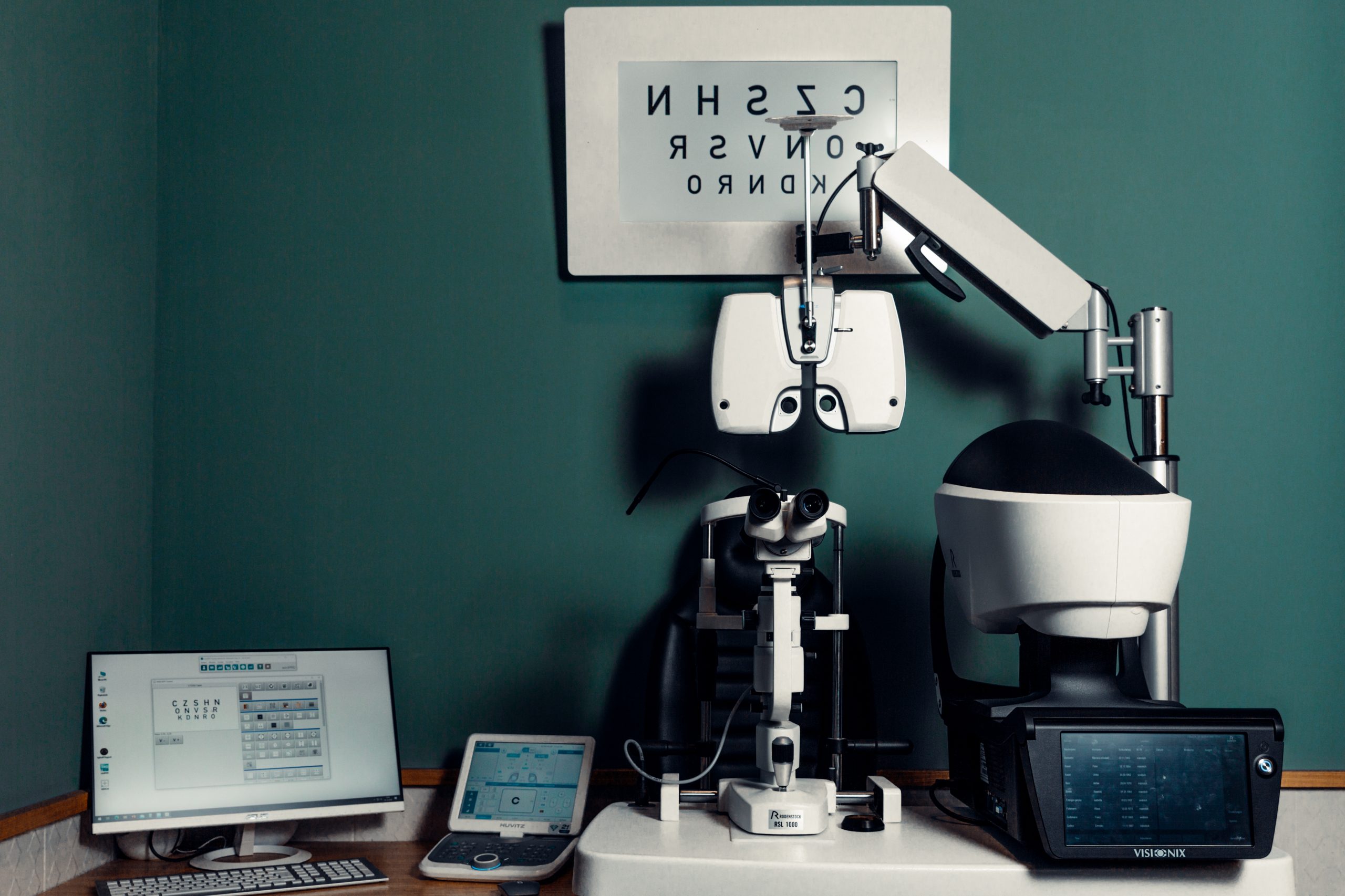 DNEye Scanner von Rodenstock bei Sattler Optik - Alle Messgeräte im Messraum